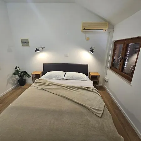 Lovor * Zaton (Dubrovnik-Neretva)